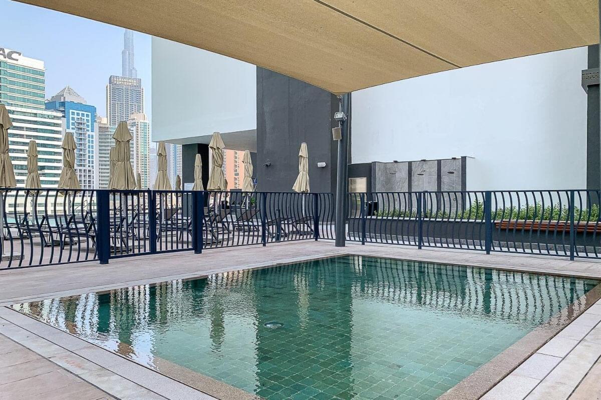 Frank Porter - 15 Northside Tower 2 * Dubai